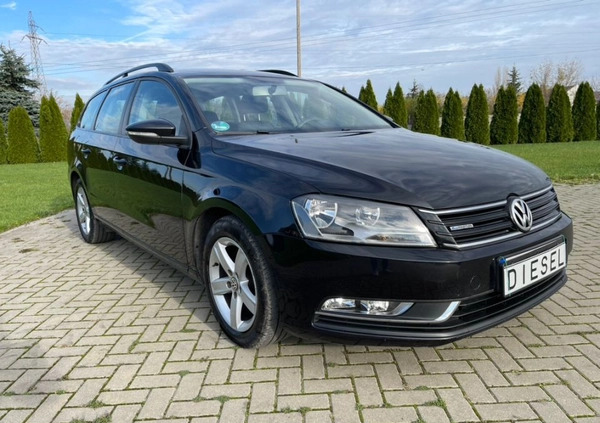 Volkswagen Passat cena 27900 przebieg: 245000, rok produkcji 2013 z Żelechów małe 667